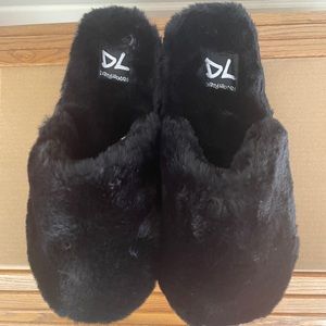 NWT Dirty Laundry Faux Fur Slides - Women’s Size 5